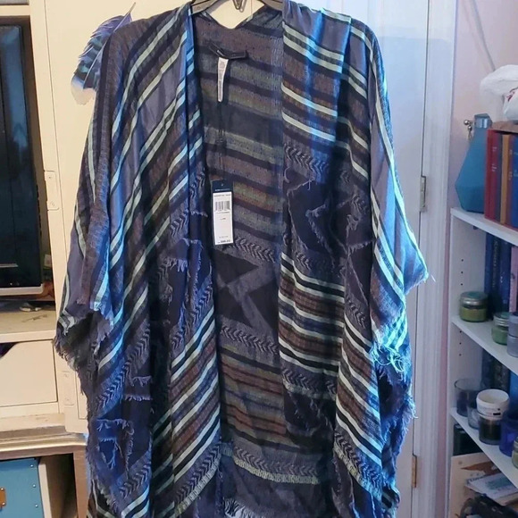 BCBG MAXAZRIA WRAP - Picture 2 of 4